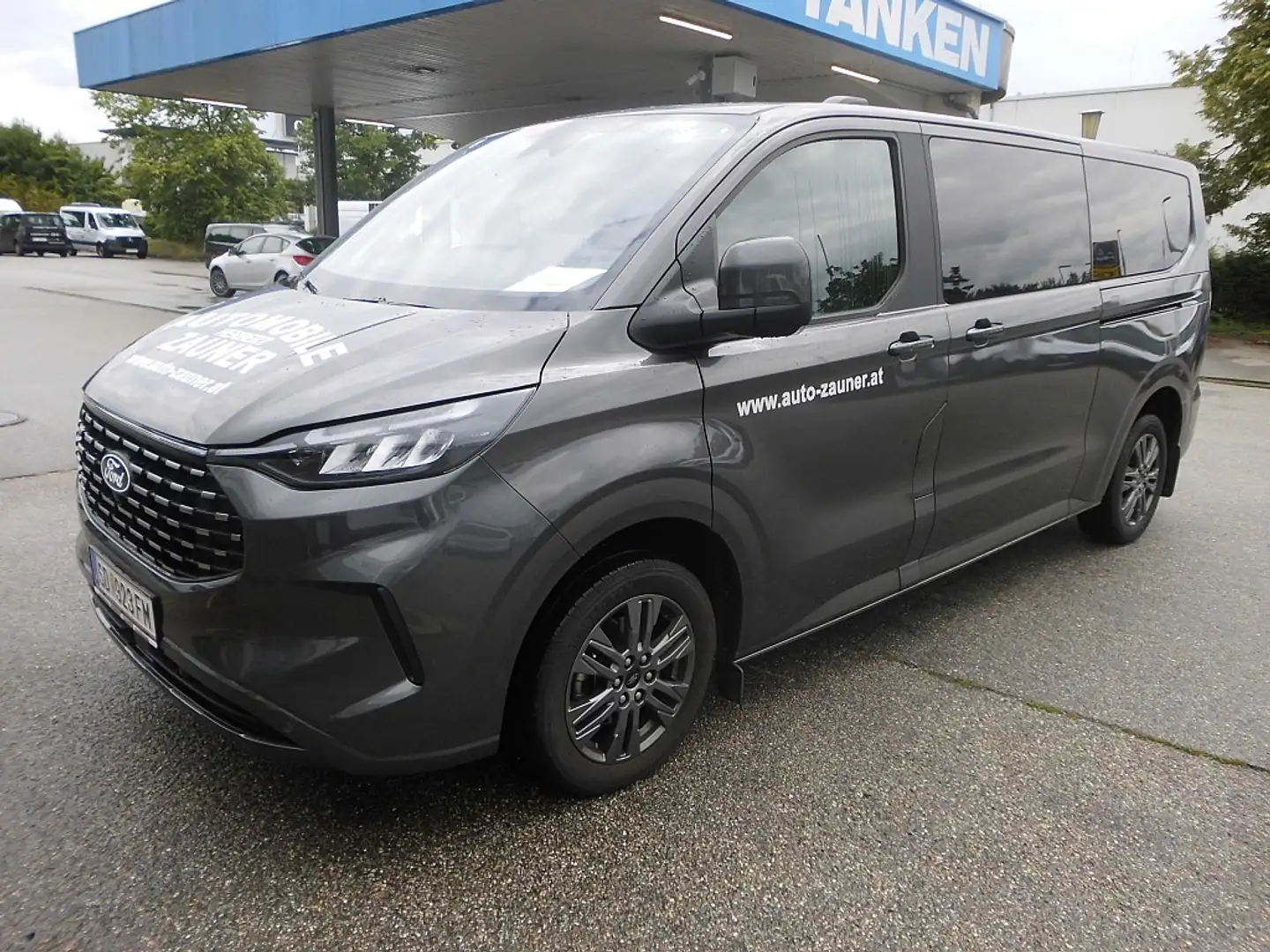 Ford Tourneo Custom Bus 2,0 EcoBlue 320 L2H1 FWD Titanium Grau - 1