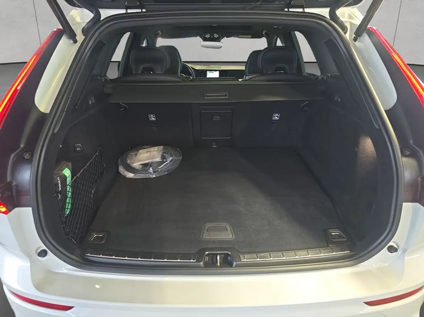 Volvo XC60 XC60 T6 AWD Recharge Geartronic RDesign Weiß - 2