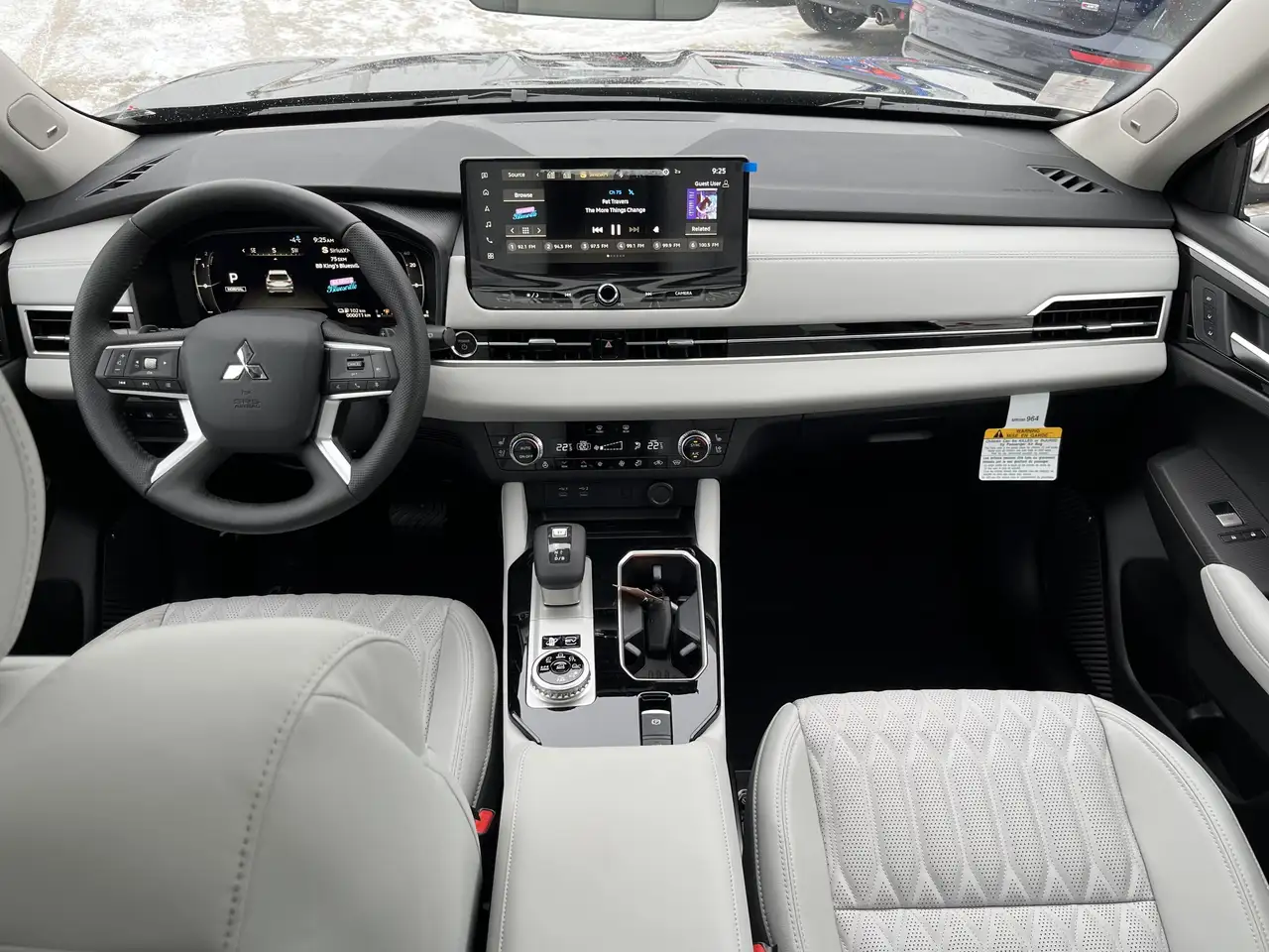 Mitsubishi Outlander снимка Mitsubishi Outlander