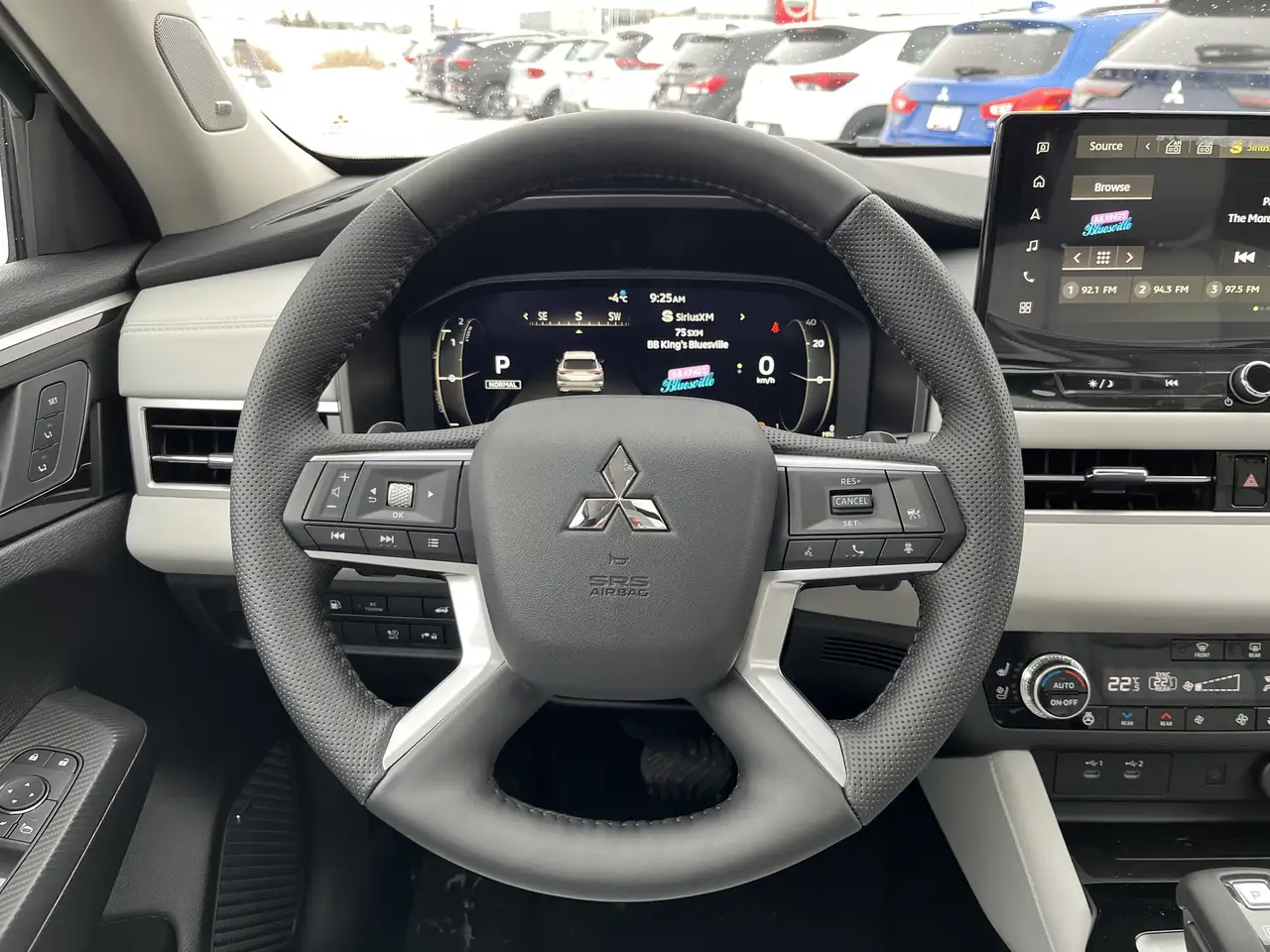 Mitsubishi Outlander снимка Mitsubishi Outlander