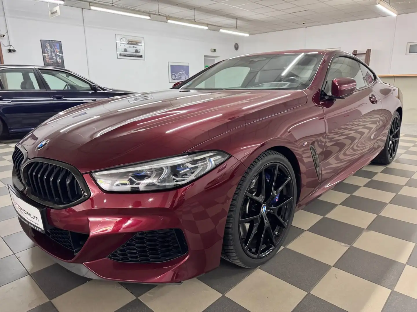 BMW M850 i xDrive Coupe Rot - 2
