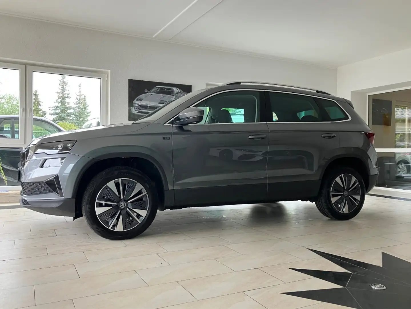 Skoda Karoq 1.5 TSI Tour DSG Virtual Matrix ACC Grau - 2