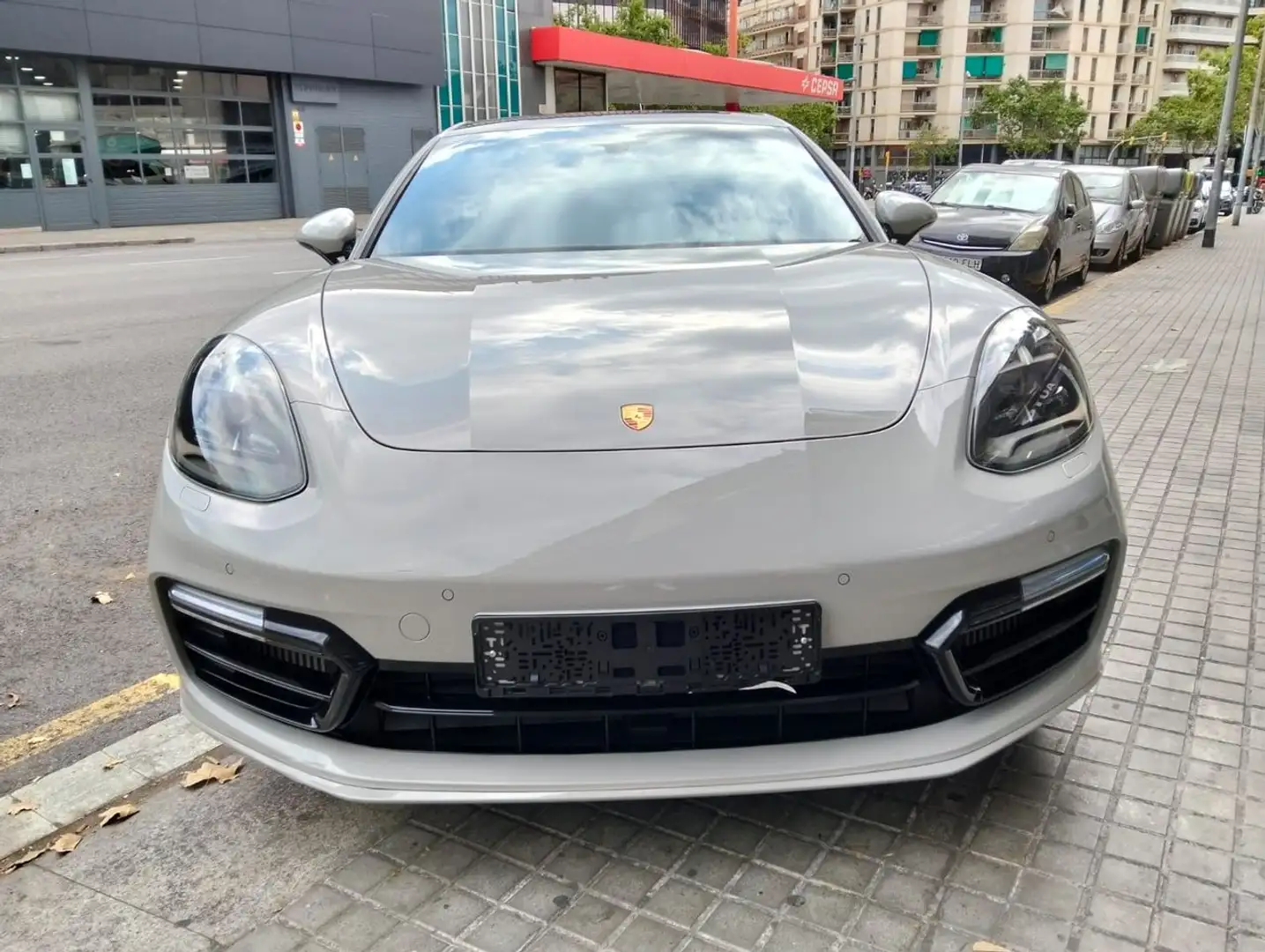 Porsche Panamera GTS Aut. Gris - 2