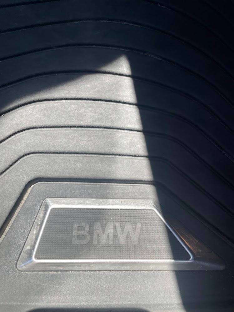 2023 BMW 3 Series 330e xDrive M Sports Pro thumb 8