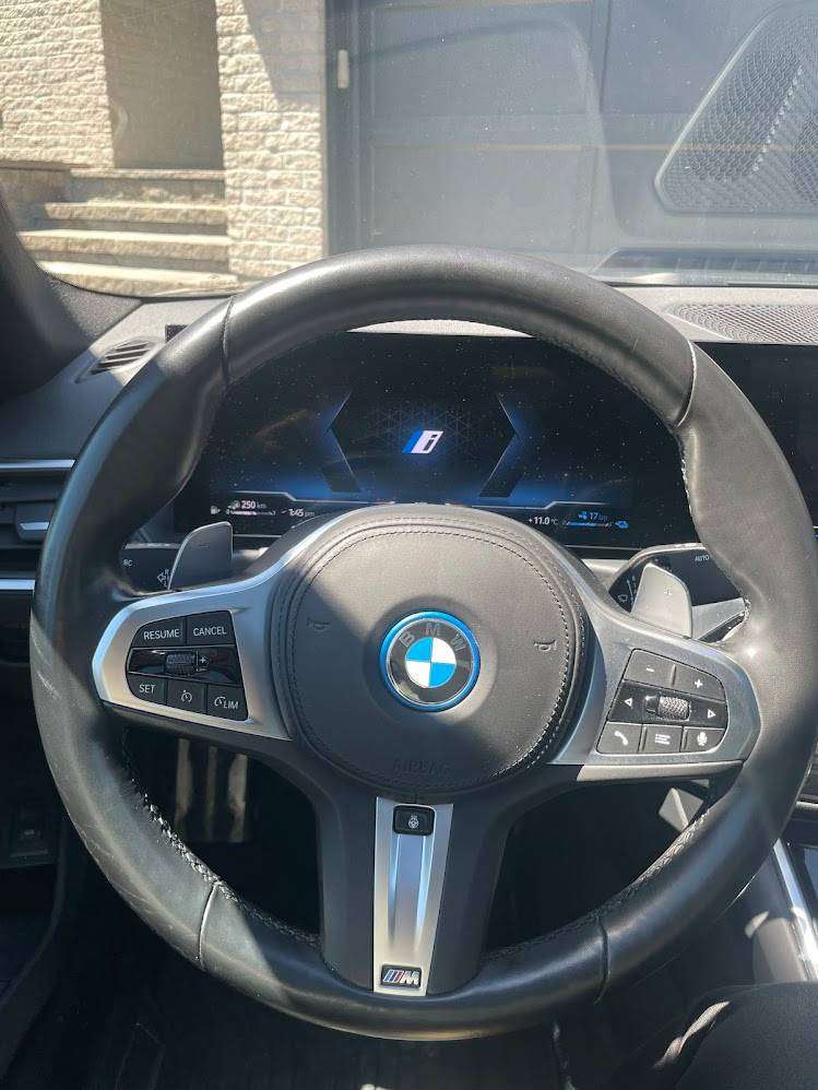 2023 BMW 3 Series 330e xDrive M Sports Pro thumb 13