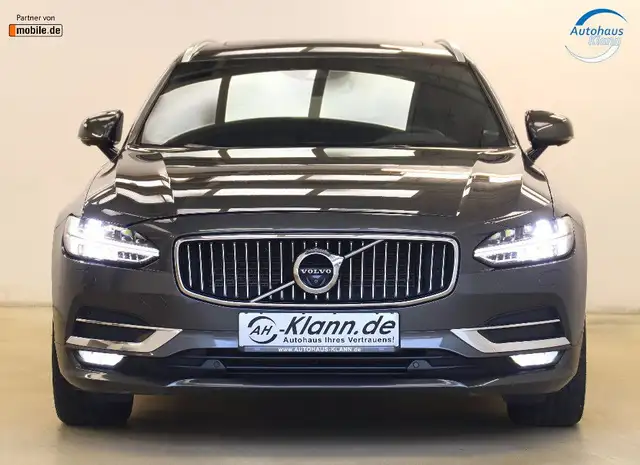 Volvo V90 view 2