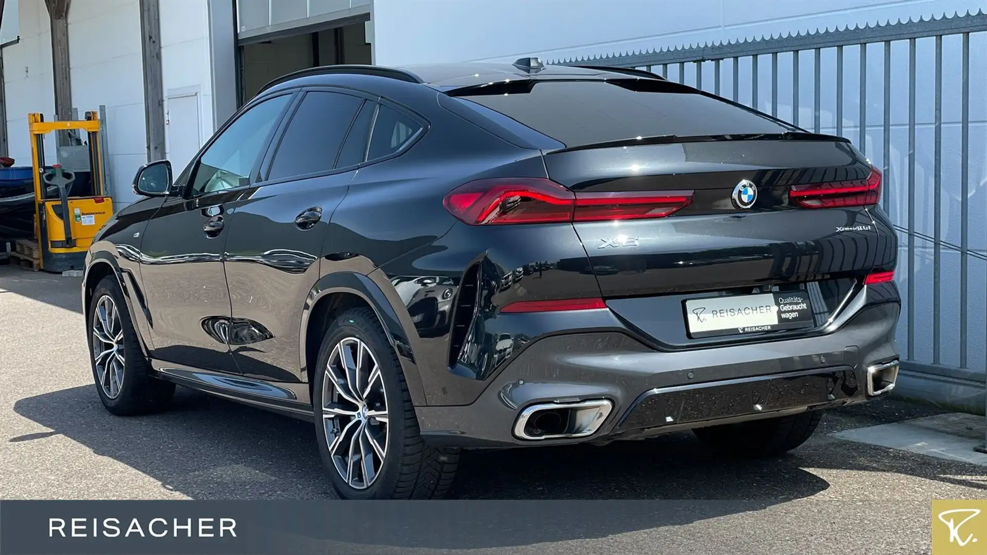 BMW X6 xDrive40d A Pano,AHK,DAProf,HUD,St.hz, Schwarz - 2