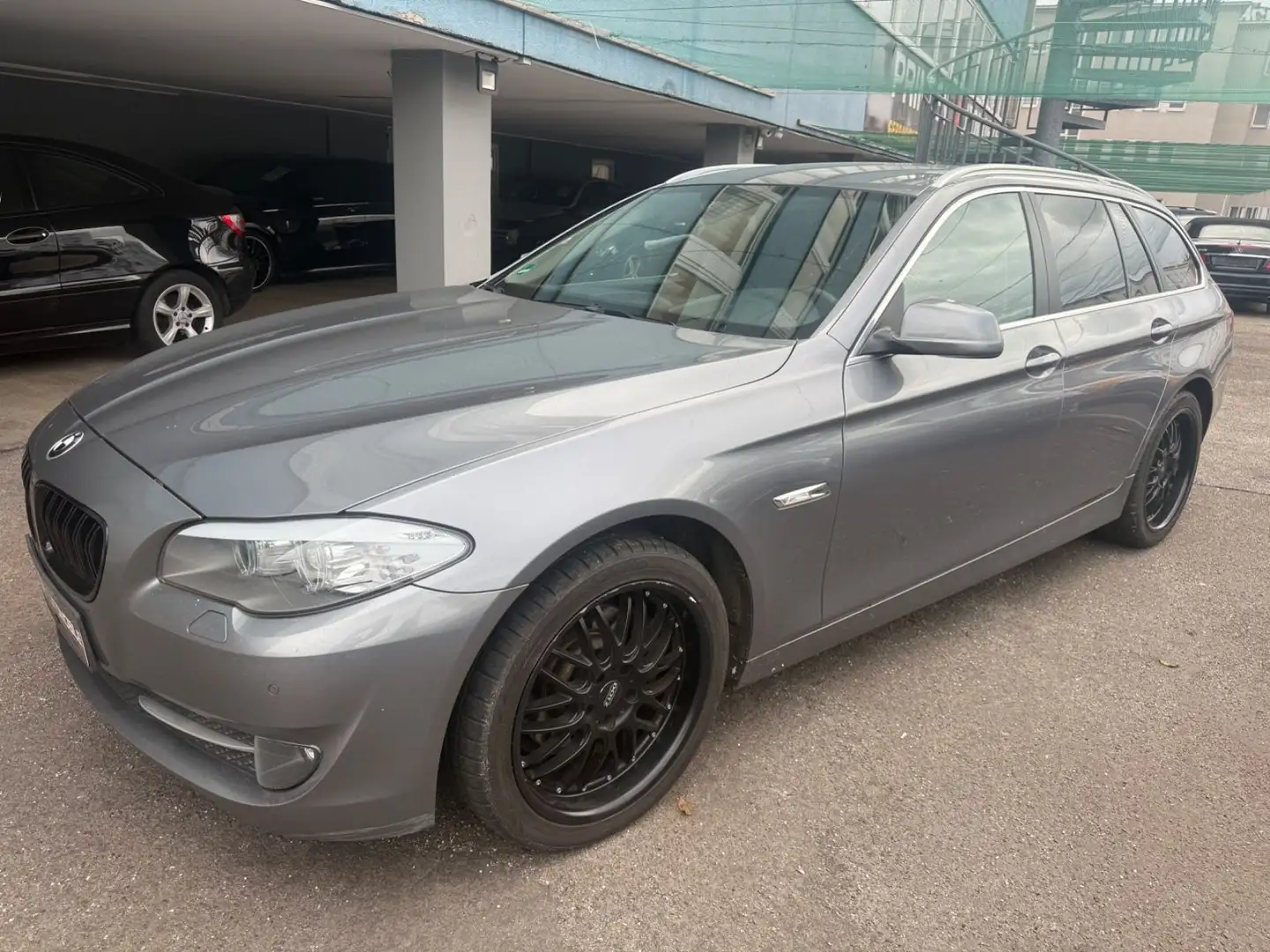 BMW 520 i T*AUT*BI-XENON*E-HECK*19 ZOLL*LEDER*SPUR Grau - 1