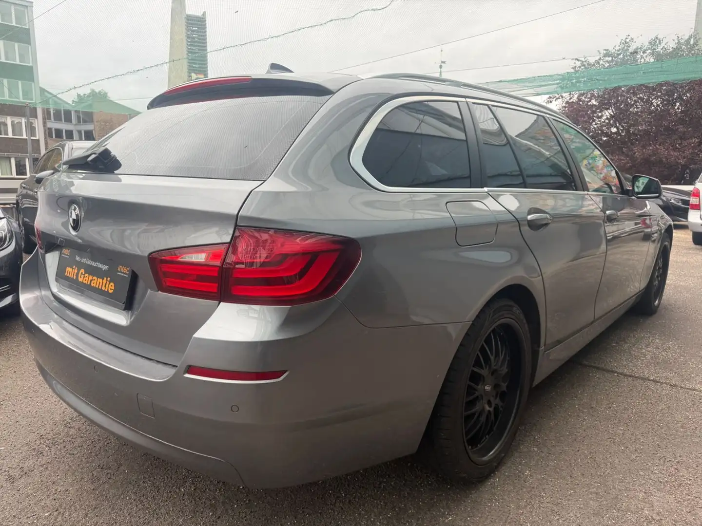 BMW 520 i T*AUT*BI-XENON*E-HECK*19 ZOLL*LEDER*SPUR Grau - 2