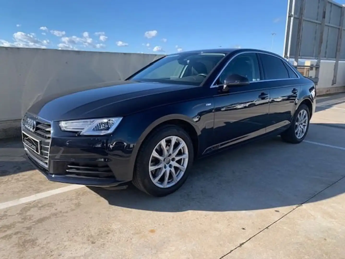Audi A4 2.0TDI ultra 110kW Blau - 1