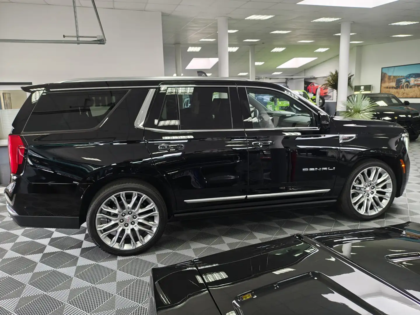 GMC Yukon Denali 2026 Facelift 24"Fonds Monitore HUD ACC Negro - 2