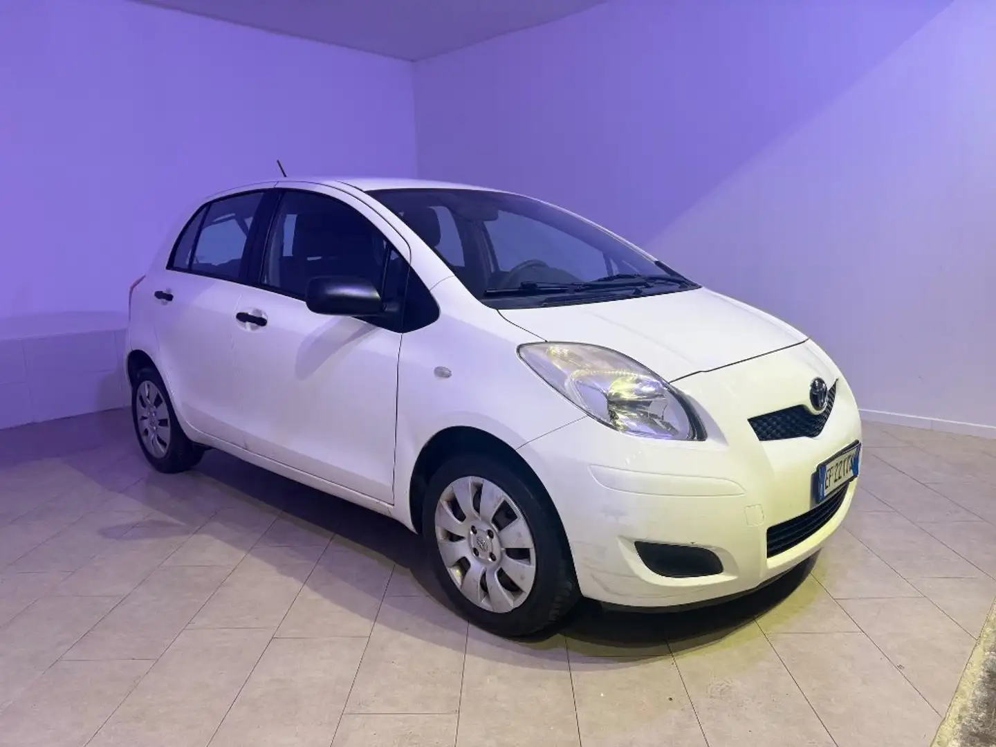 Toyota Yaris 1.0 5 porte Now Bianco - 2