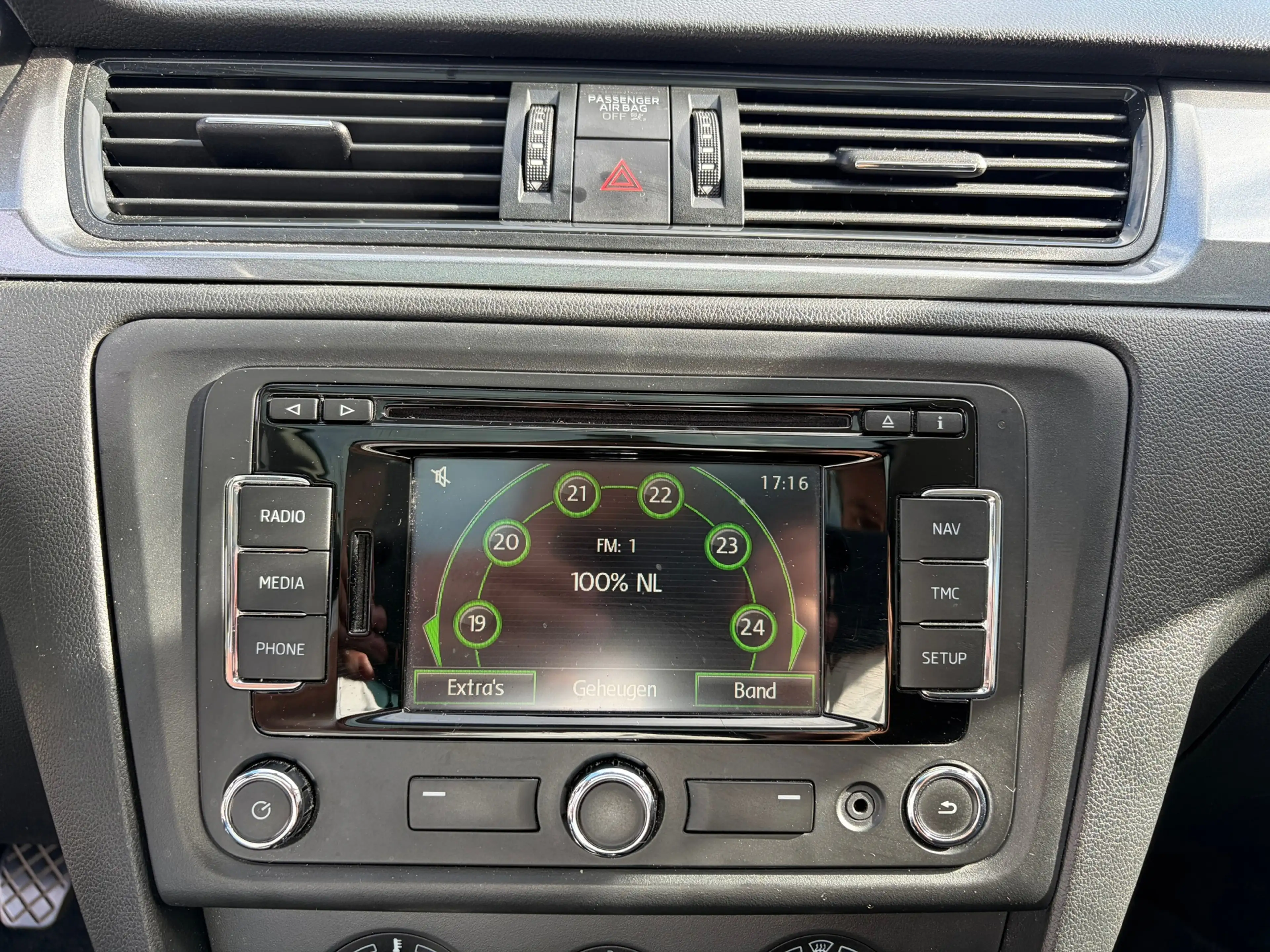Skoda Rapid/Spaceback 1.2 TSI Greentech Style Edition, Panorama dak — photo 15