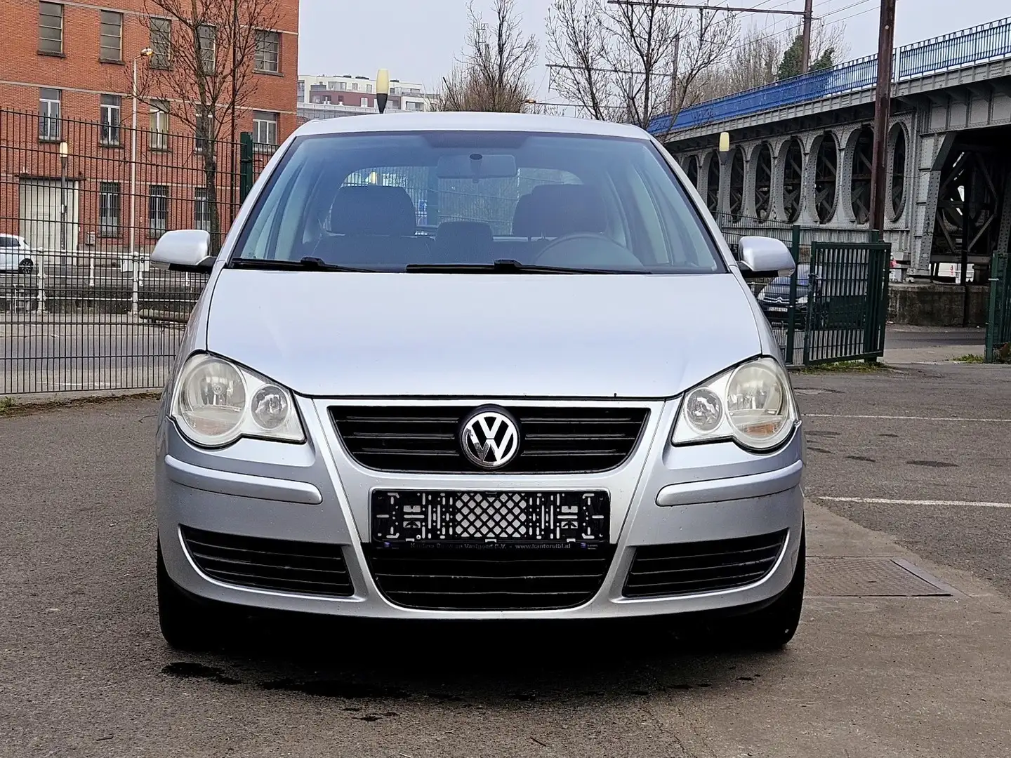 Volkswagen Polo 1.2i Edition Gris - 2