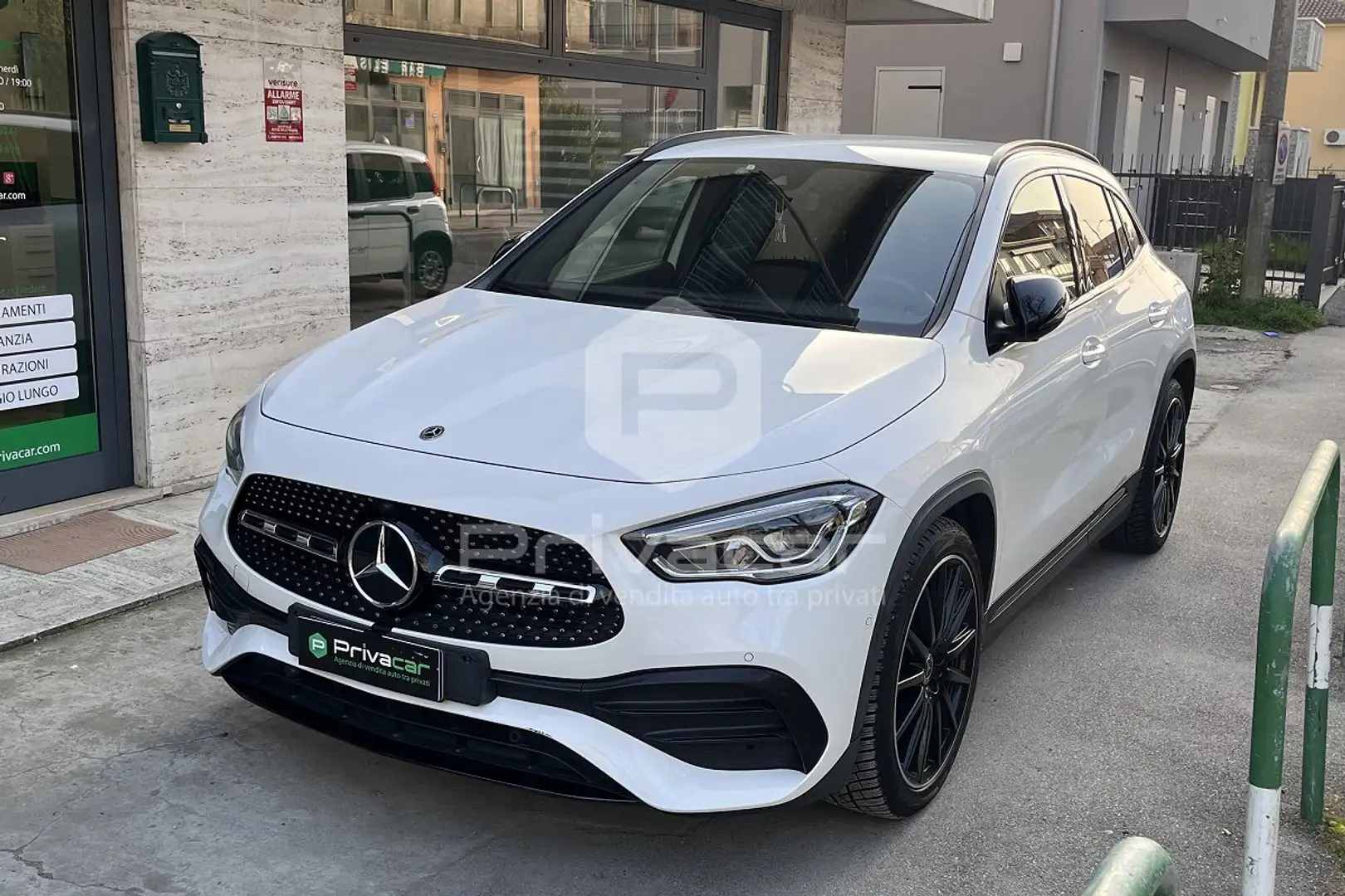 Mercedes-Benz GLA 200 GLA 200 d Automatic Premium Weiß - 1