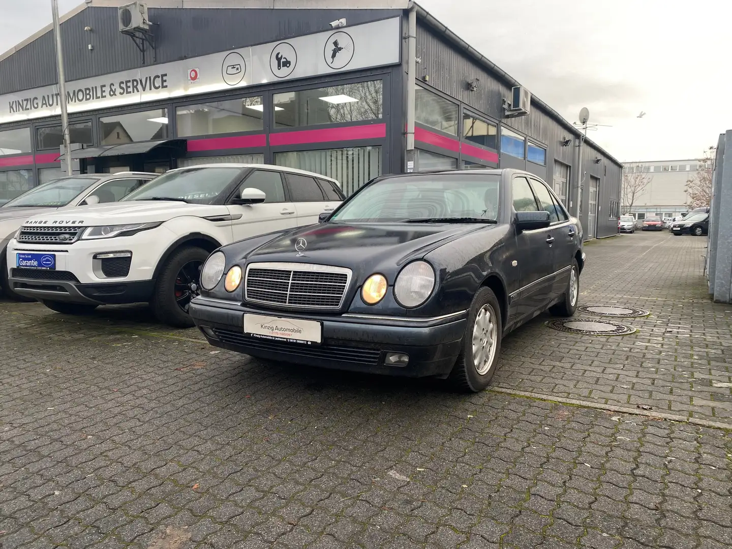 Mercedes-Benz E 240 E-Klasse Elegance Schwarz - 1