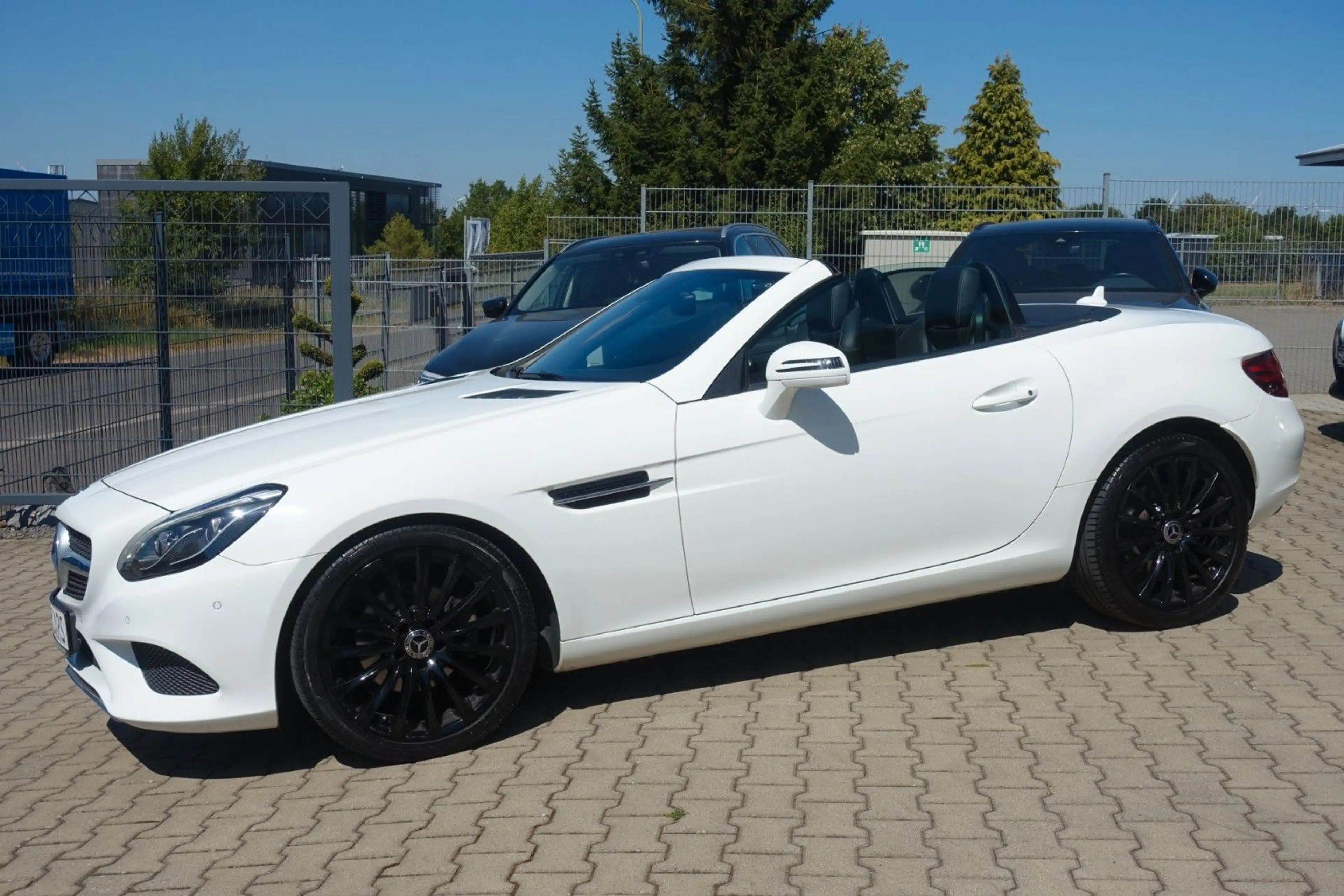 Mercedes-Benz SLC 180 Roadster | LEDER | NAVI | Einparkhilfe — photo 4