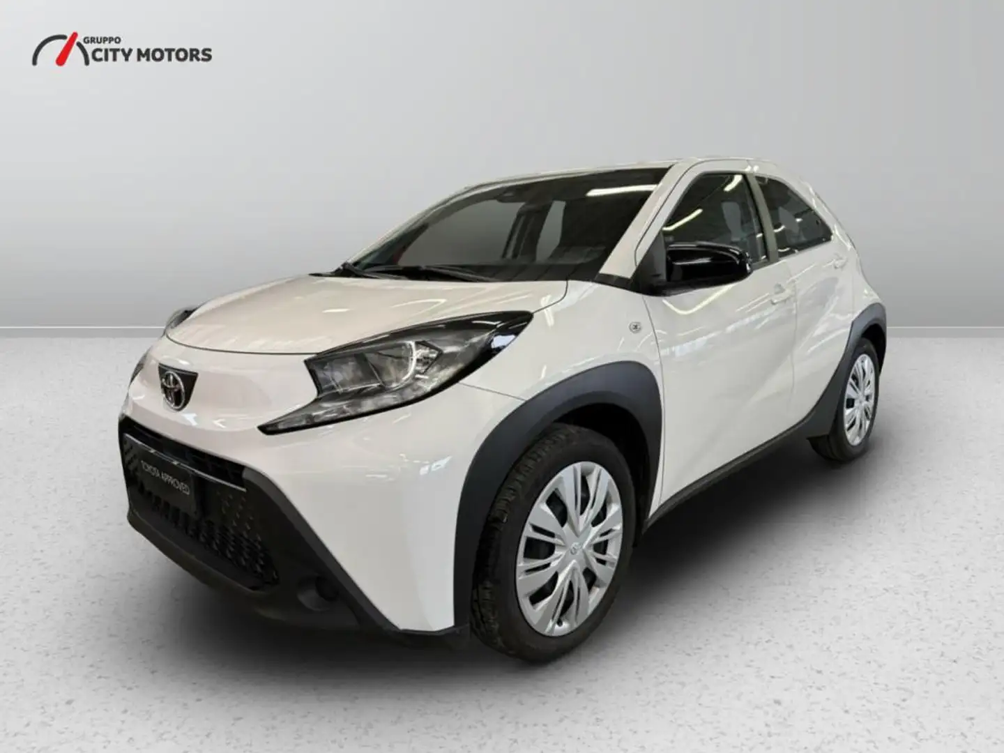 Toyota Aygo X 1.0 Active 72cv Белый - 1