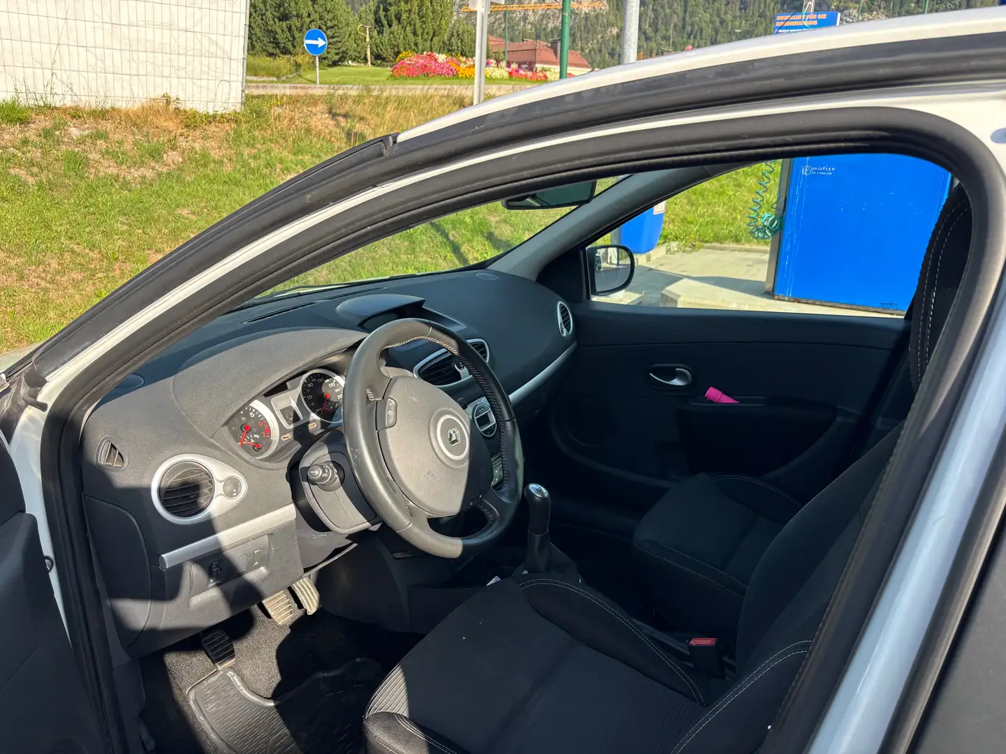 Renault Clio Clio Expression 1,2 16V 75 Expression Weiß - 2