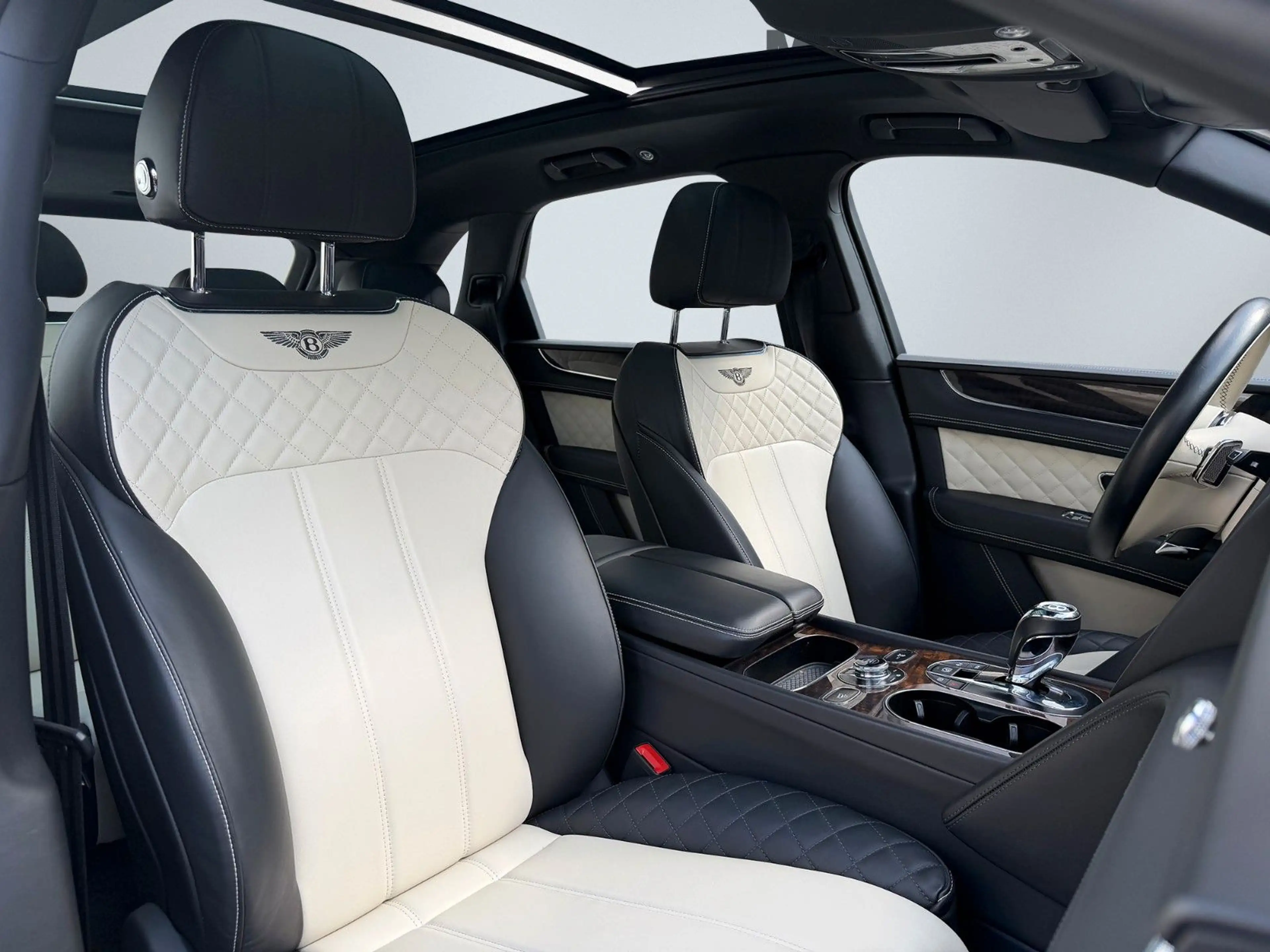 Bentley Bentayga V8 1.Hand Scheckheft NightVision — photo 12