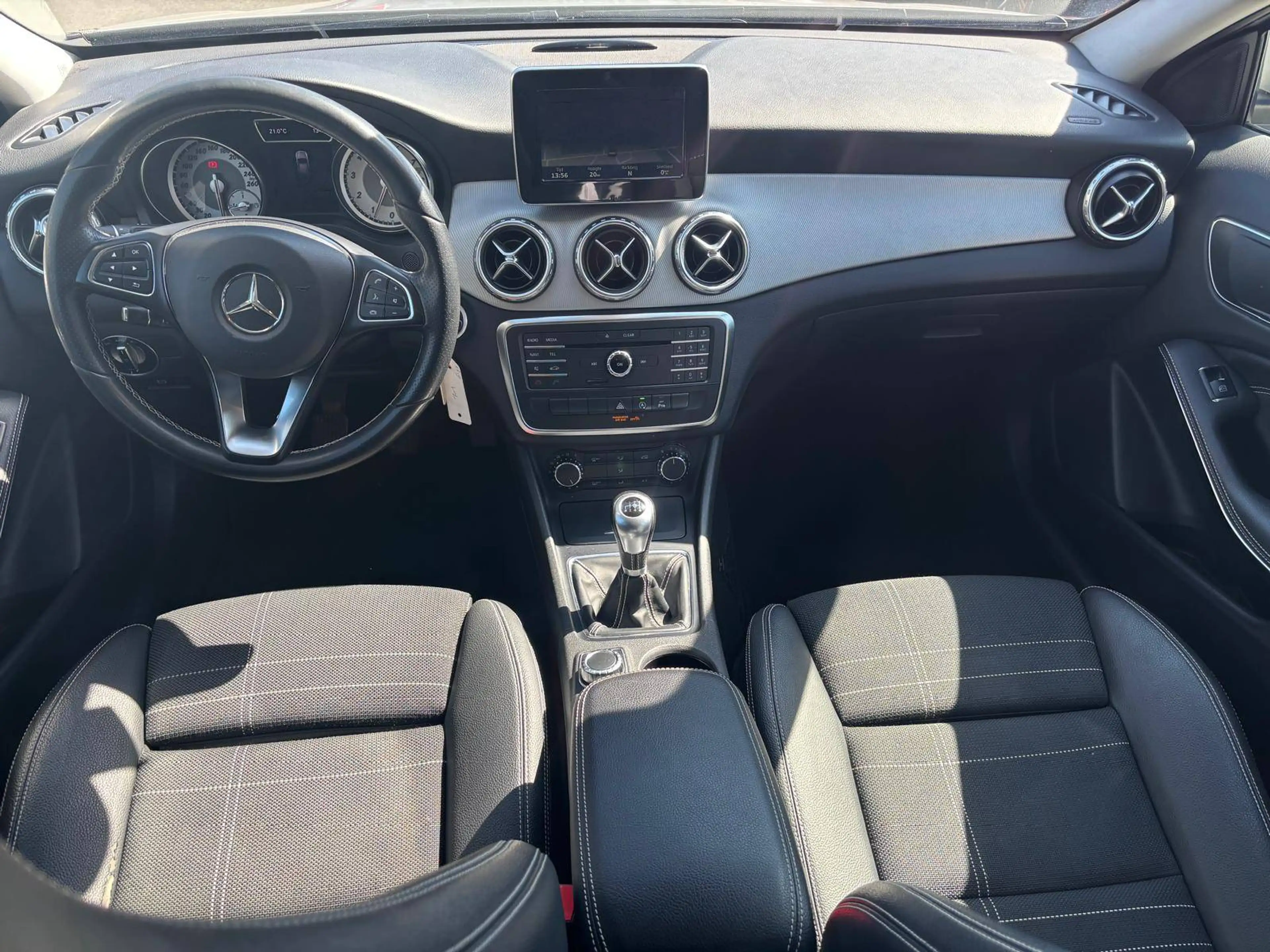Mercedes-Benz GLA 180 i X156 Activity Edition*NAV PARKSENSOR CRUISE BT — photo 12