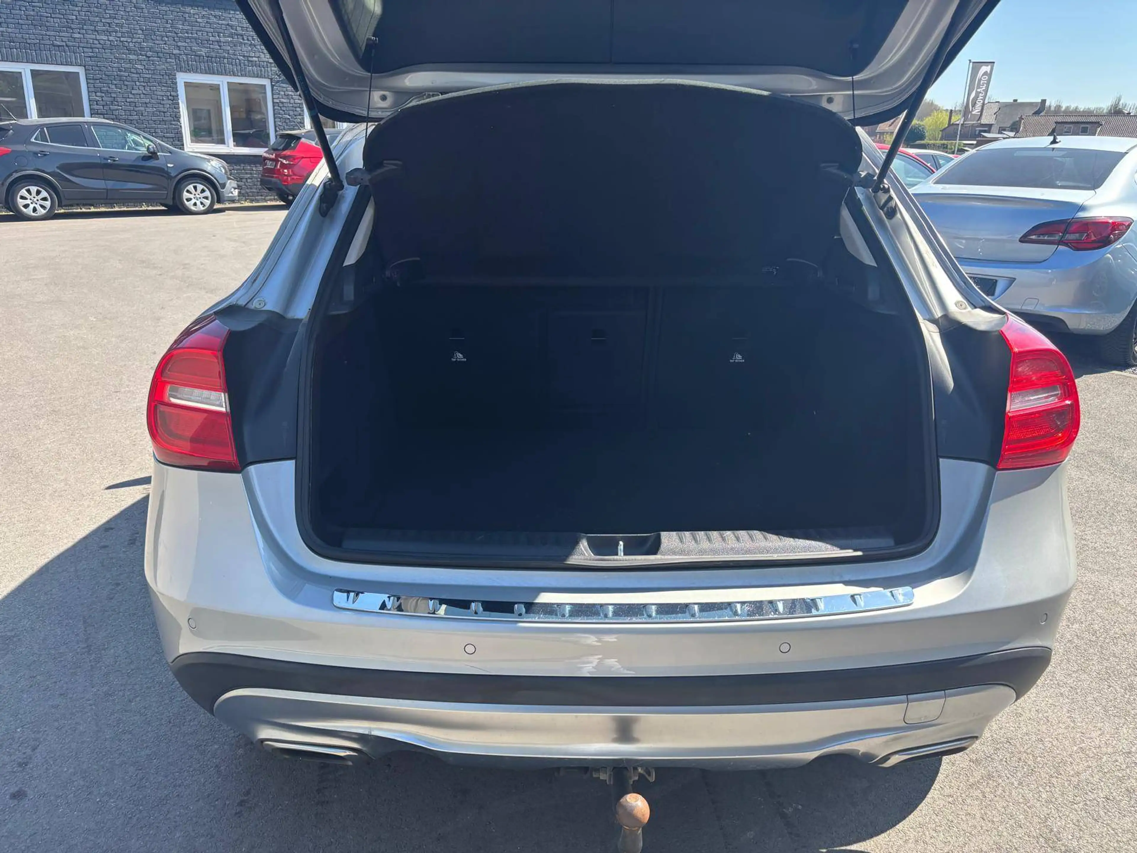 Mercedes-Benz GLA 180 i X156 Activity Edition*NAV PARKSENSOR CRUISE BT — photo 10