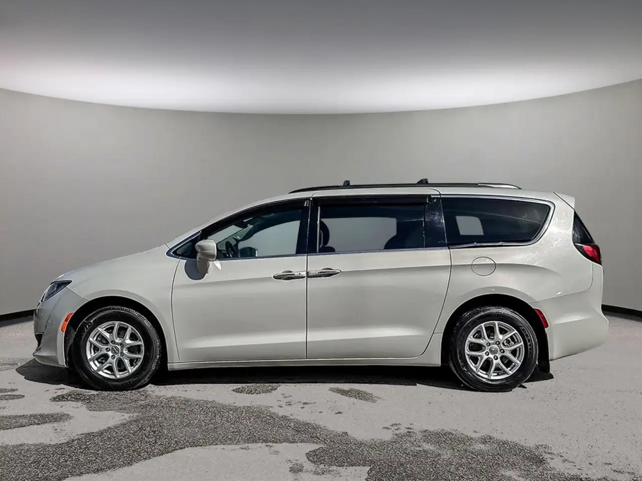 Chrysler Pacifica photo Chrysler Pacifica