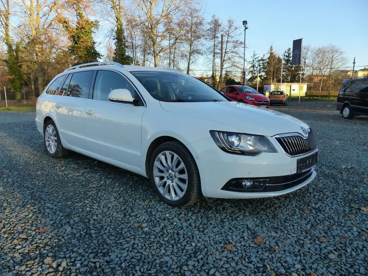 Skoda Superb Combi Exclusive 4x4*AHZV*SHZG*DAB*Xenon* Weiß - 1