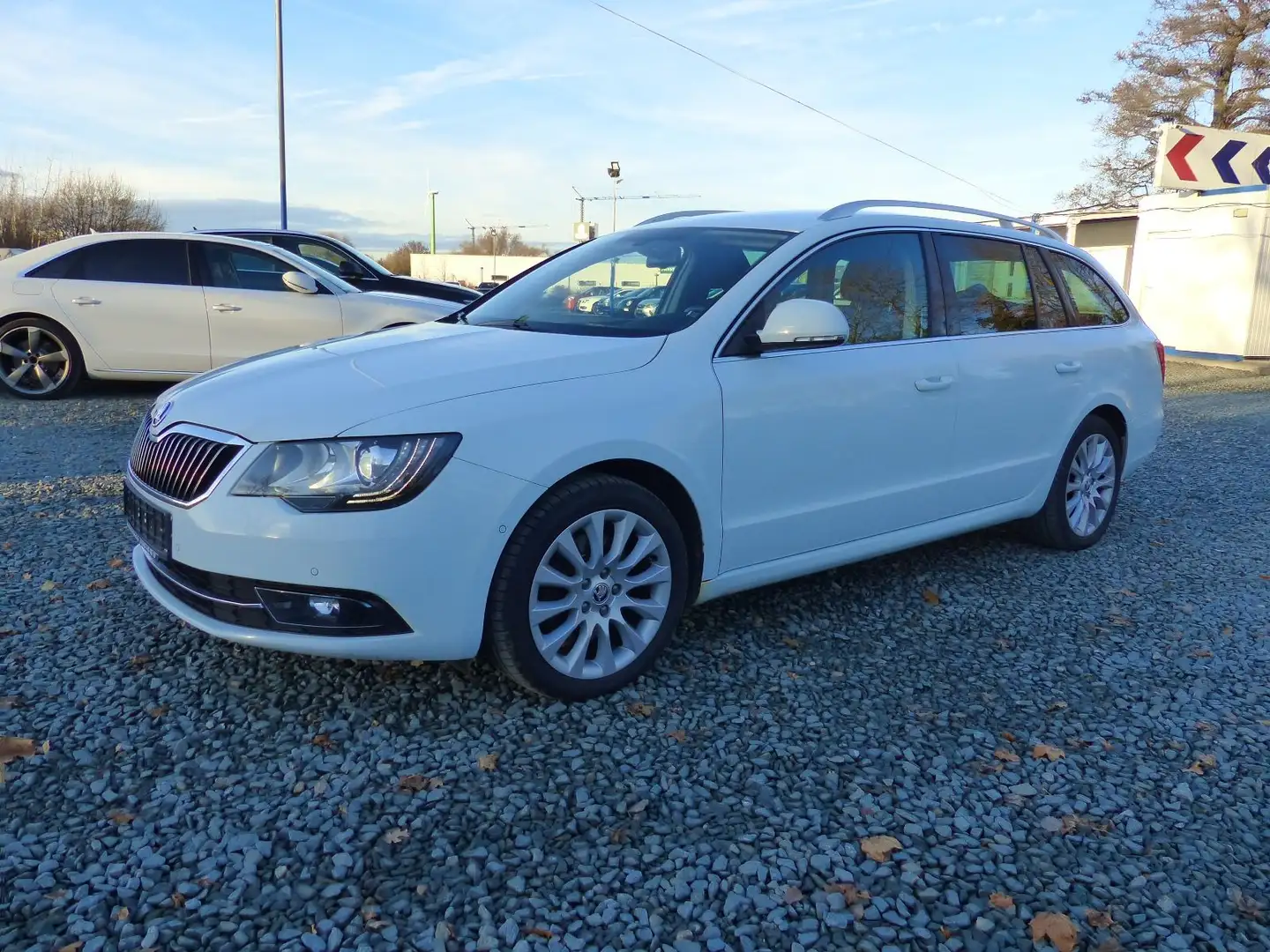Skoda Superb Combi Exclusive 4x4*AHZV*SHZG*DAB*Xenon* Weiß - 2