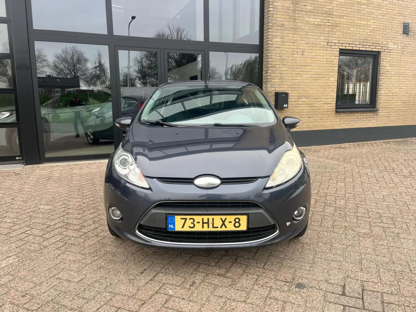 Ford Fiesta 1.25 Titanium, Airco, Nieuwe APK Grijs - 2