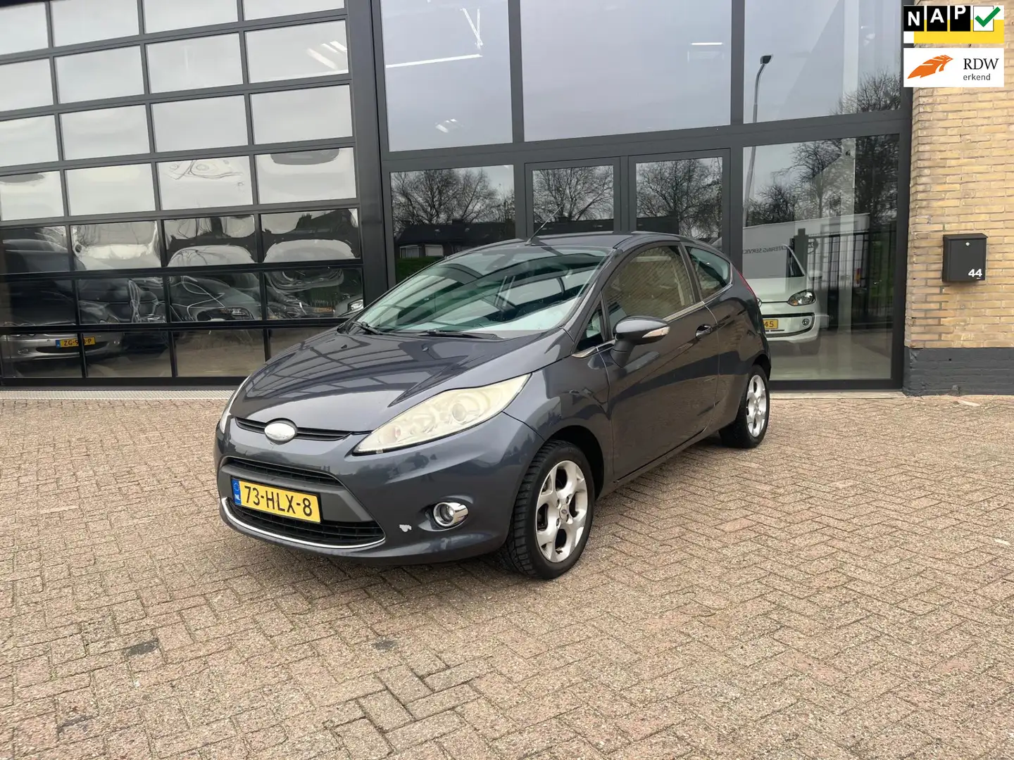 Ford Fiesta 1.25 Titanium, Airco, Nieuwe APK Grijs - 1