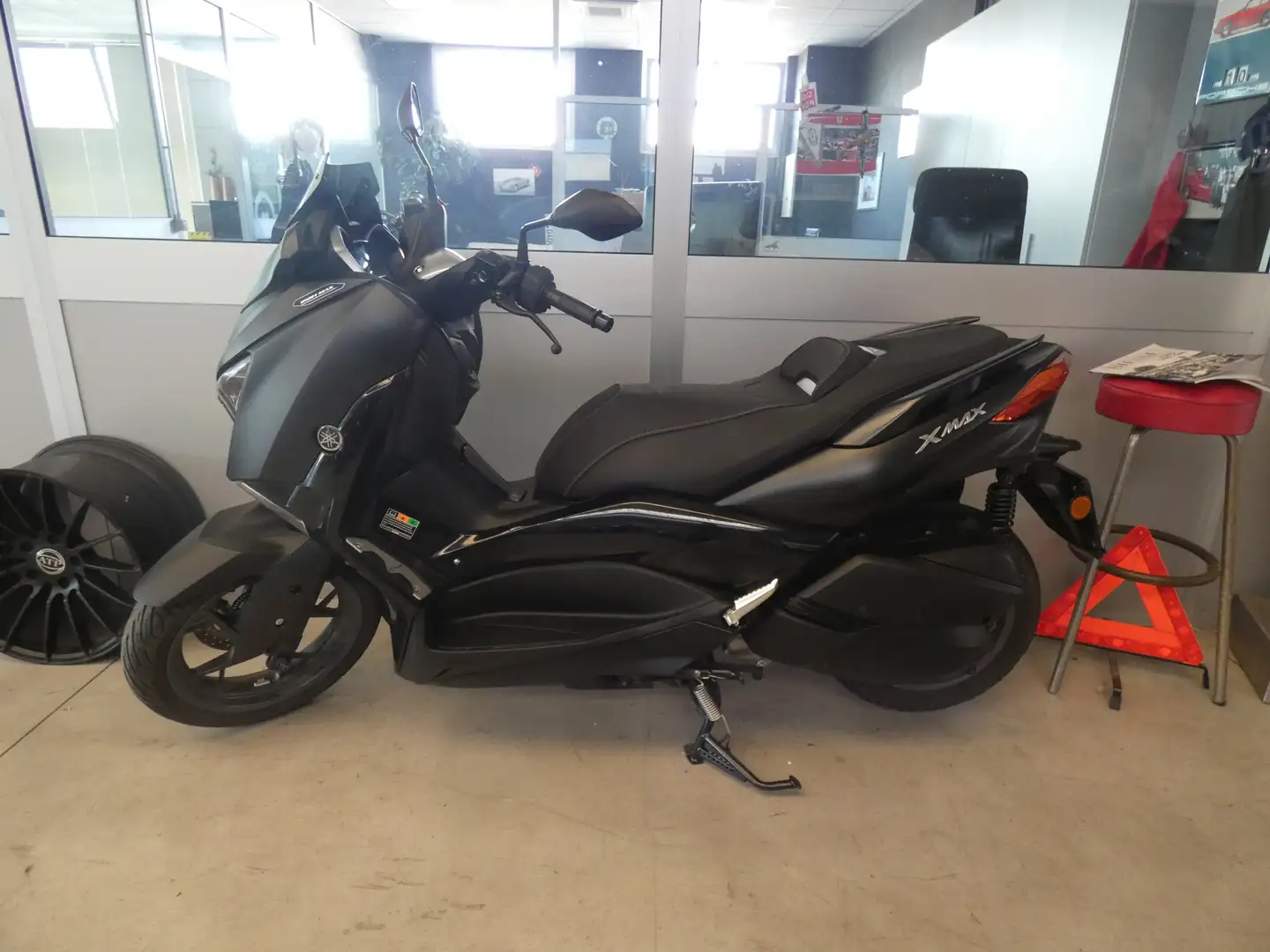 Yamaha X-Max 300 IRON MAX Negro - 2