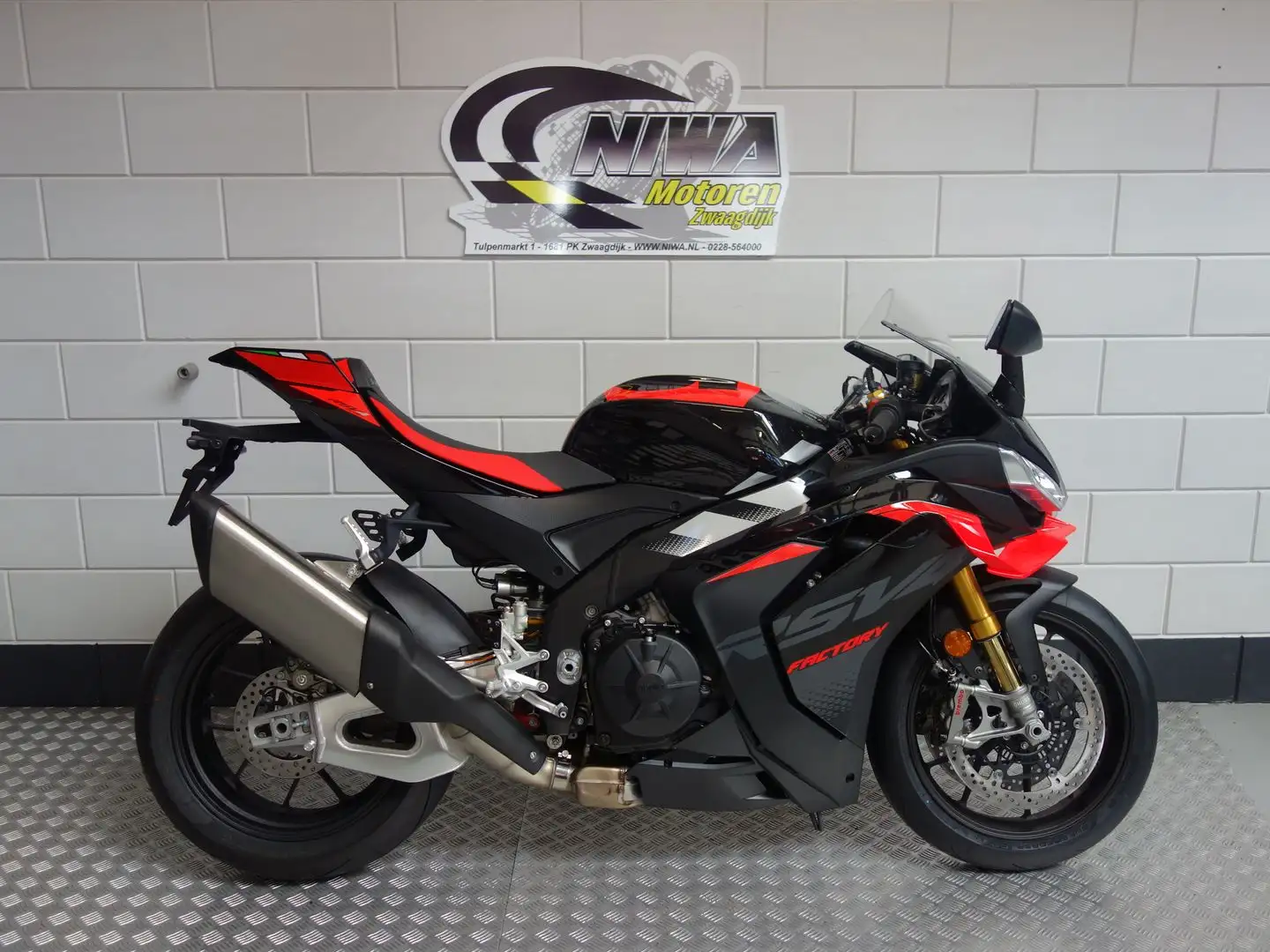 Aprilia RSV4 1100 FACTORY - 1
