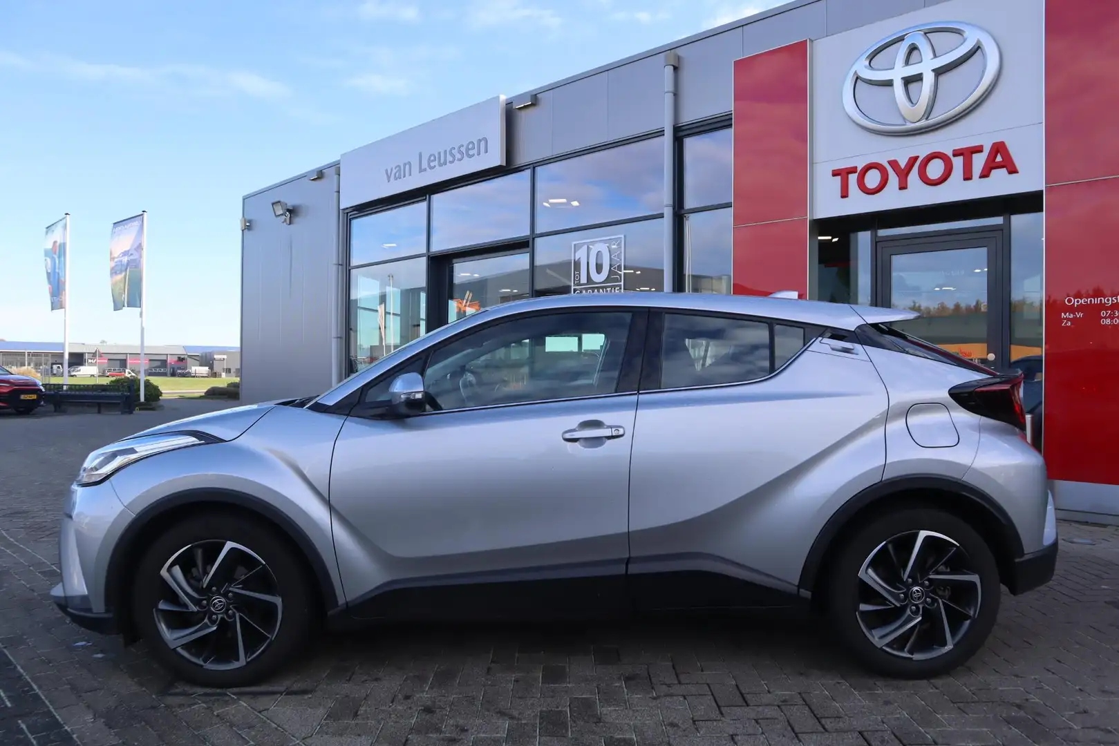 Toyota C-HR 1.8 HYBRID DYNAMIC APPLE/ANDROID KEYLESS AFN-TREKH Grau - 2
