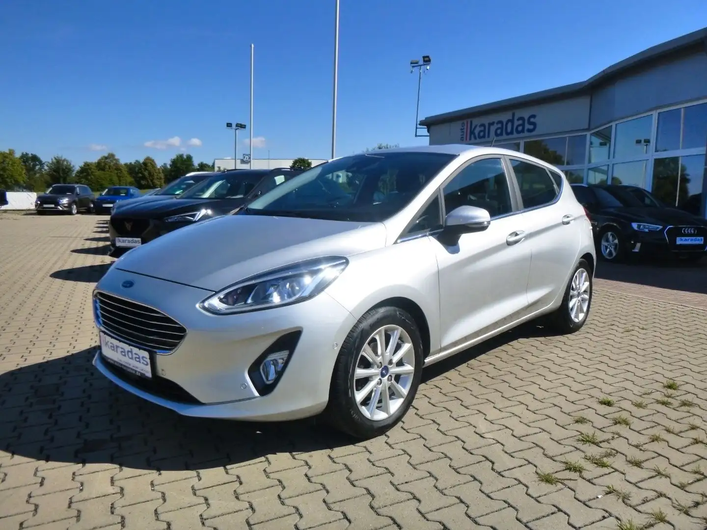 Ford Fiesta 1.0 EcoBoost TitaniumACC/NAV/KAM/PDC Plateado - 1