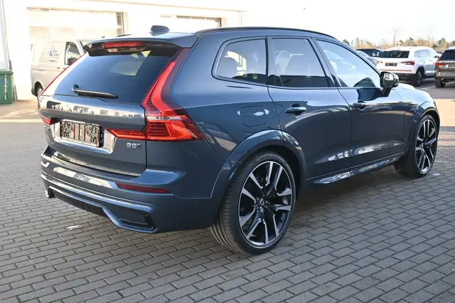 Volvo XC60 view 5