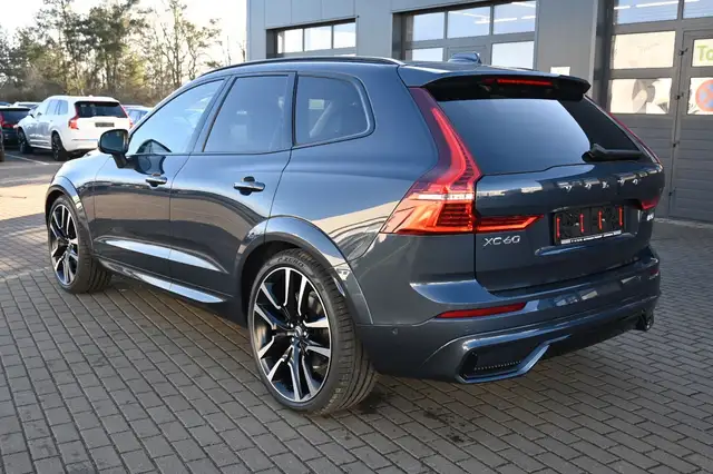 Volvo XC60 view 3