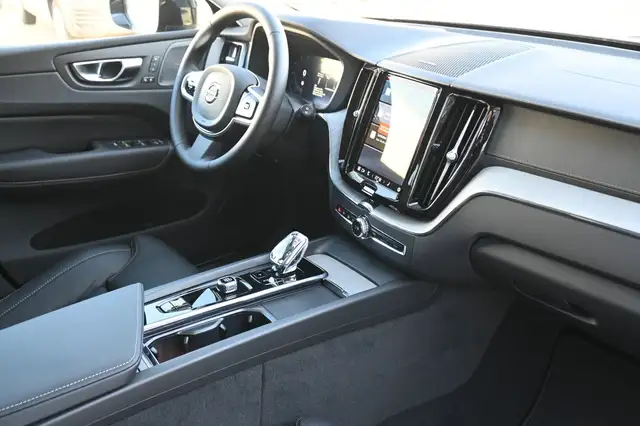 Volvo XC60 view 13