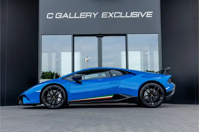 Lamborghini Huracan view 4