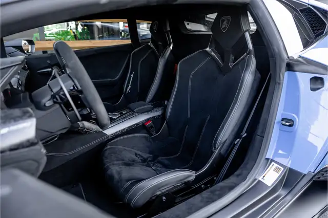Lamborghini Huracan view 8