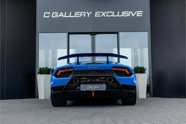 Lamborghini Huracan view 6