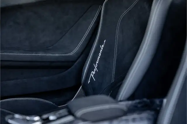 Lamborghini Huracan view 9