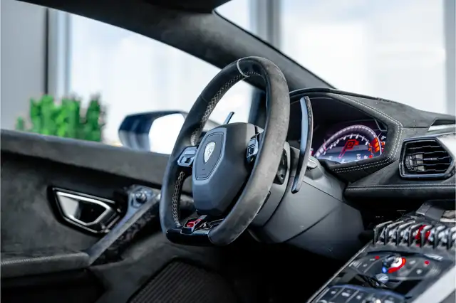 Lamborghini Huracan view 11