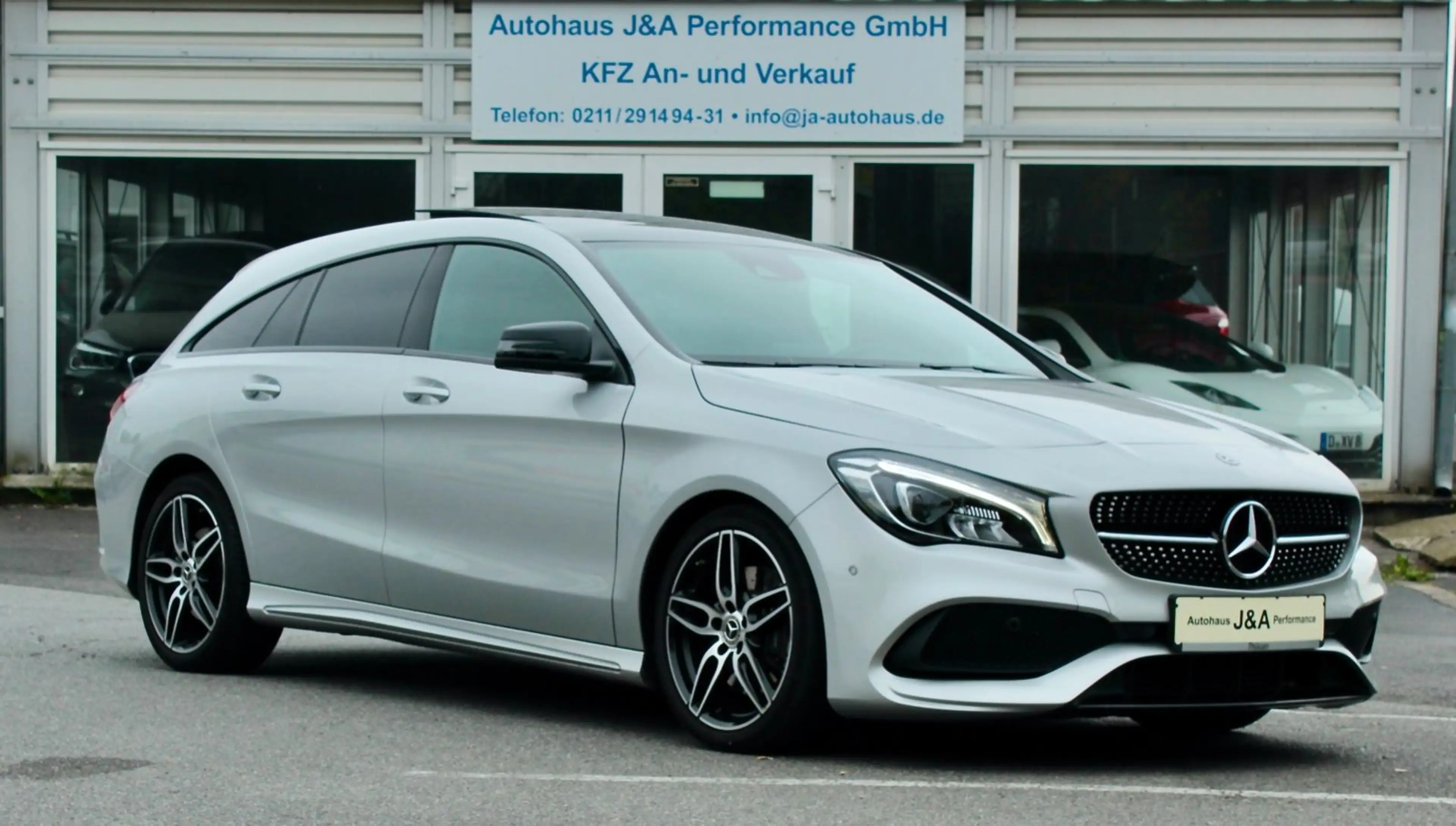 Mercedes-Benz CLA 220 CLA 220 4M SB AMG/1-HAND/VOLL LEDER/PANORAMA — photo 4