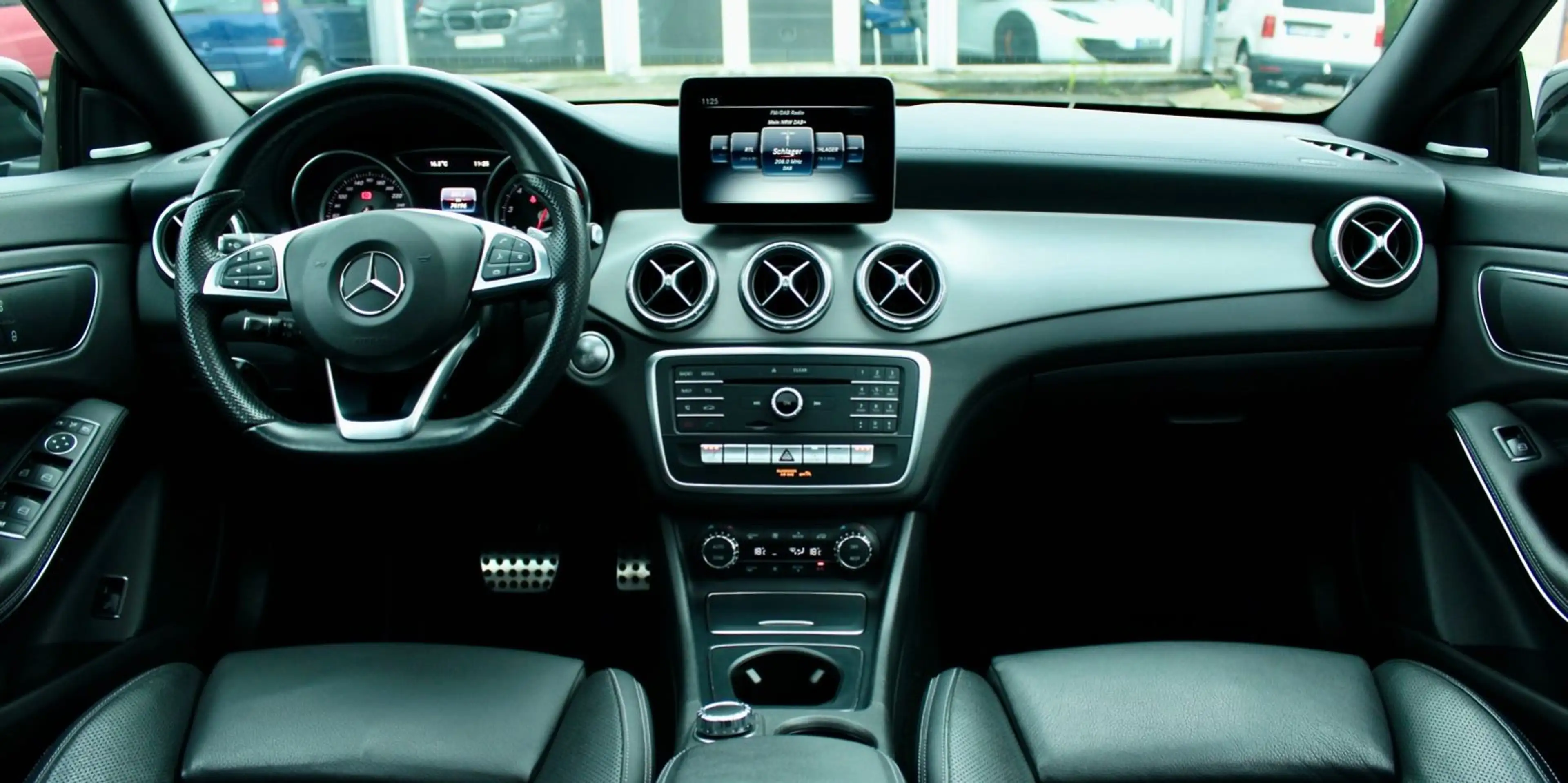 Mercedes-Benz CLA 220 CLA 220 4M SB AMG/1-HAND/VOLL LEDER/PANORAMA — photo 9