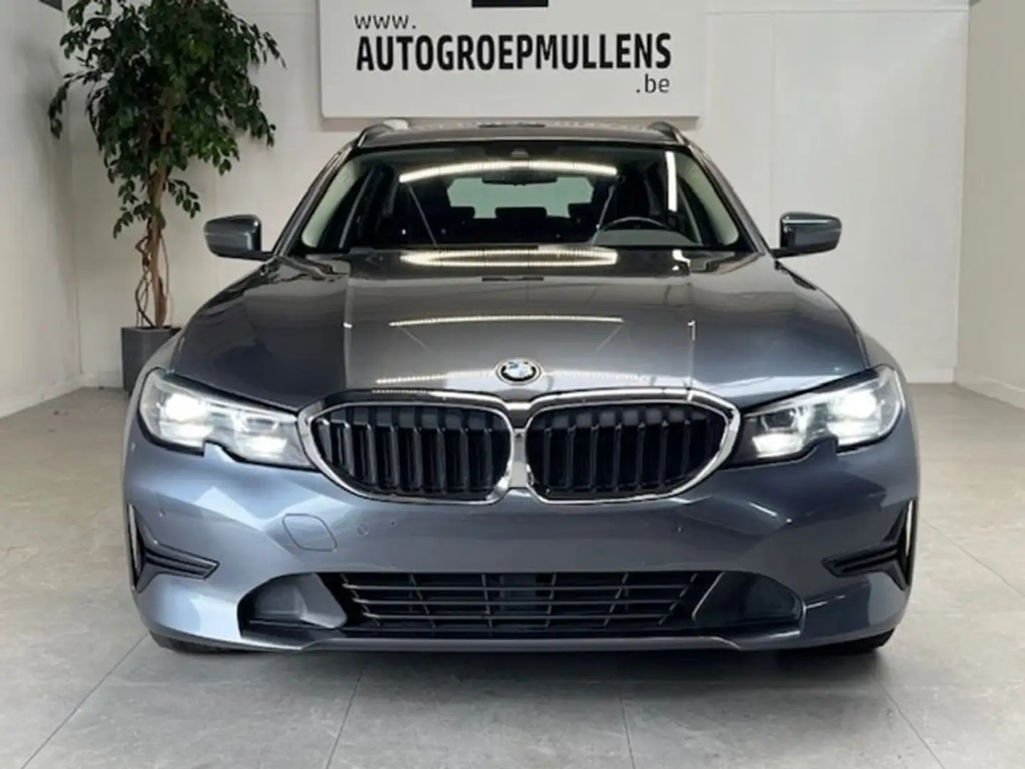 BMW 318d AUT Touring 136pk Grijs - 2