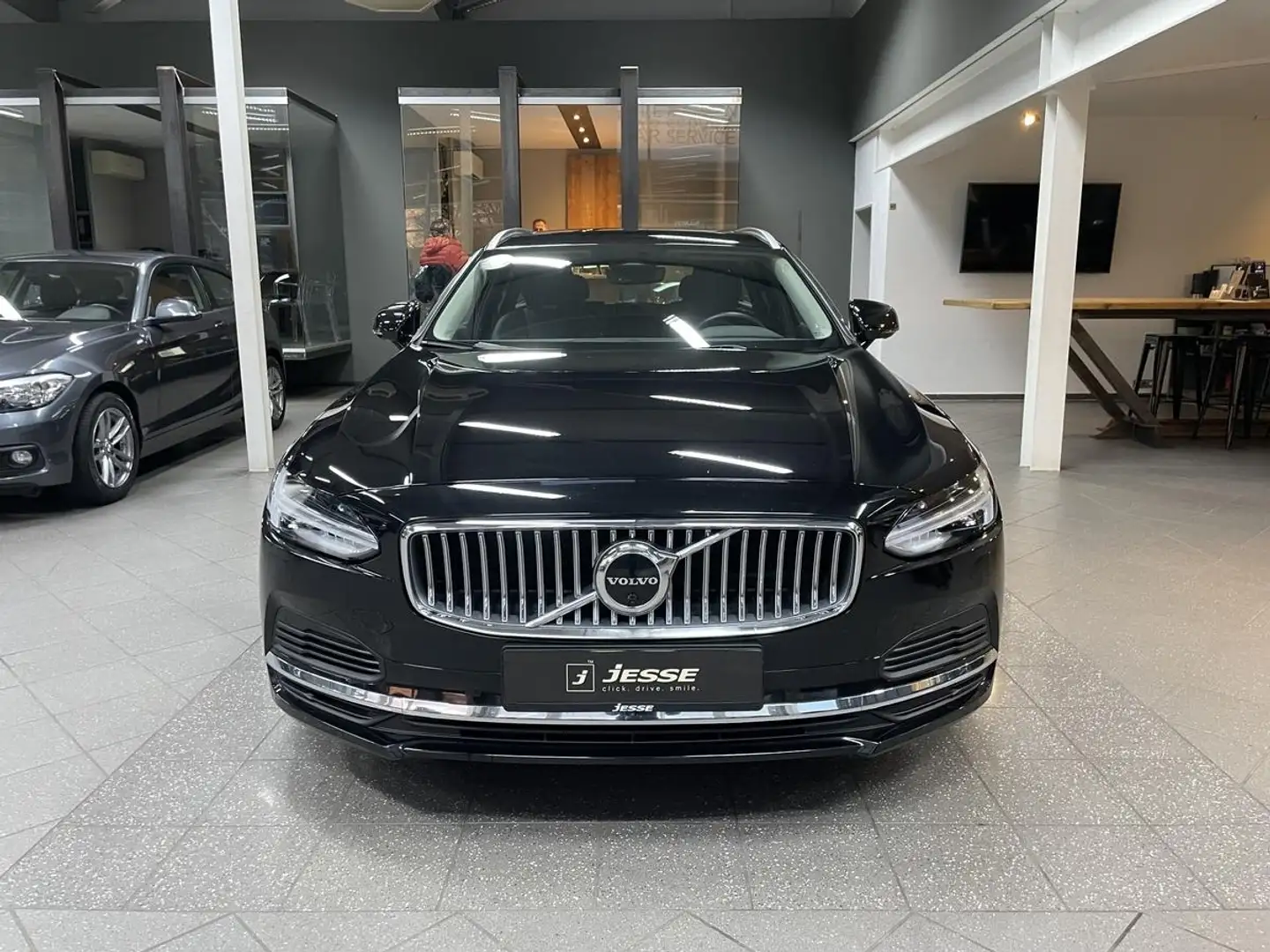 Volvo V90 T6 Recharge AWD Inscription Expr. LED Pano AHK H&K Schwarz - 2