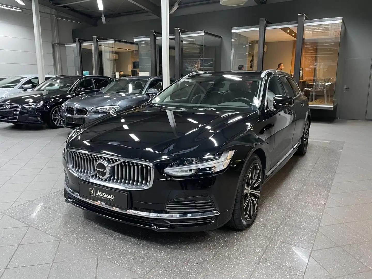 Volvo V90 T6 Recharge AWD Inscription Expr. LED Pano AHK H&K Schwarz - 1