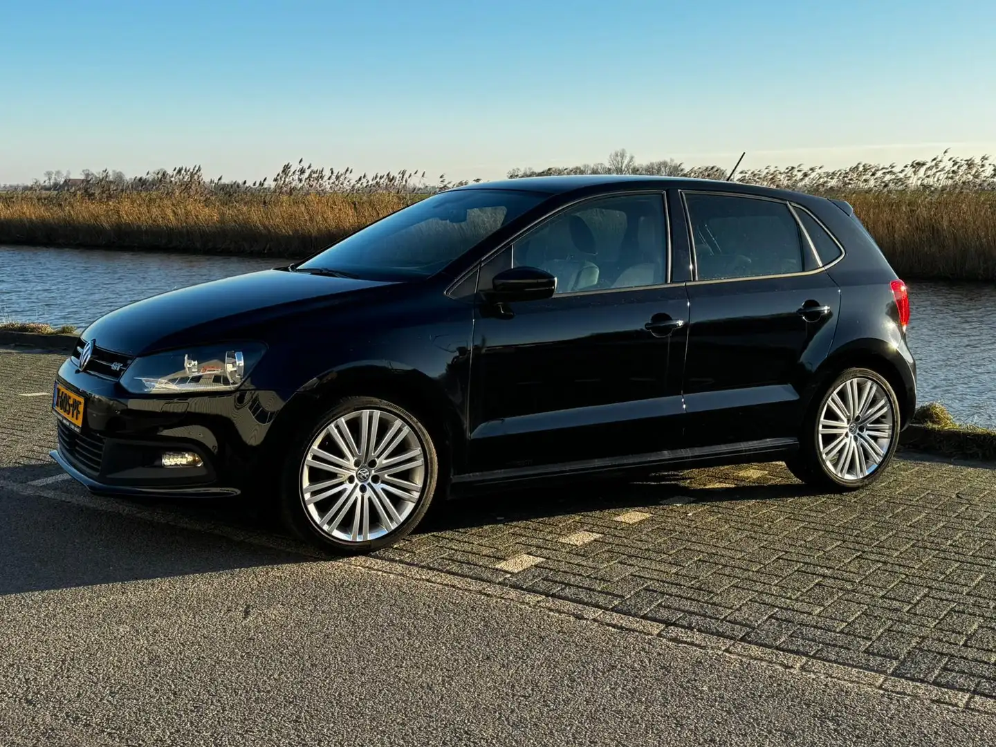 Volkswagen Polo 1.4 TSI BlueGT DSG 150 PK Schwarz - 2