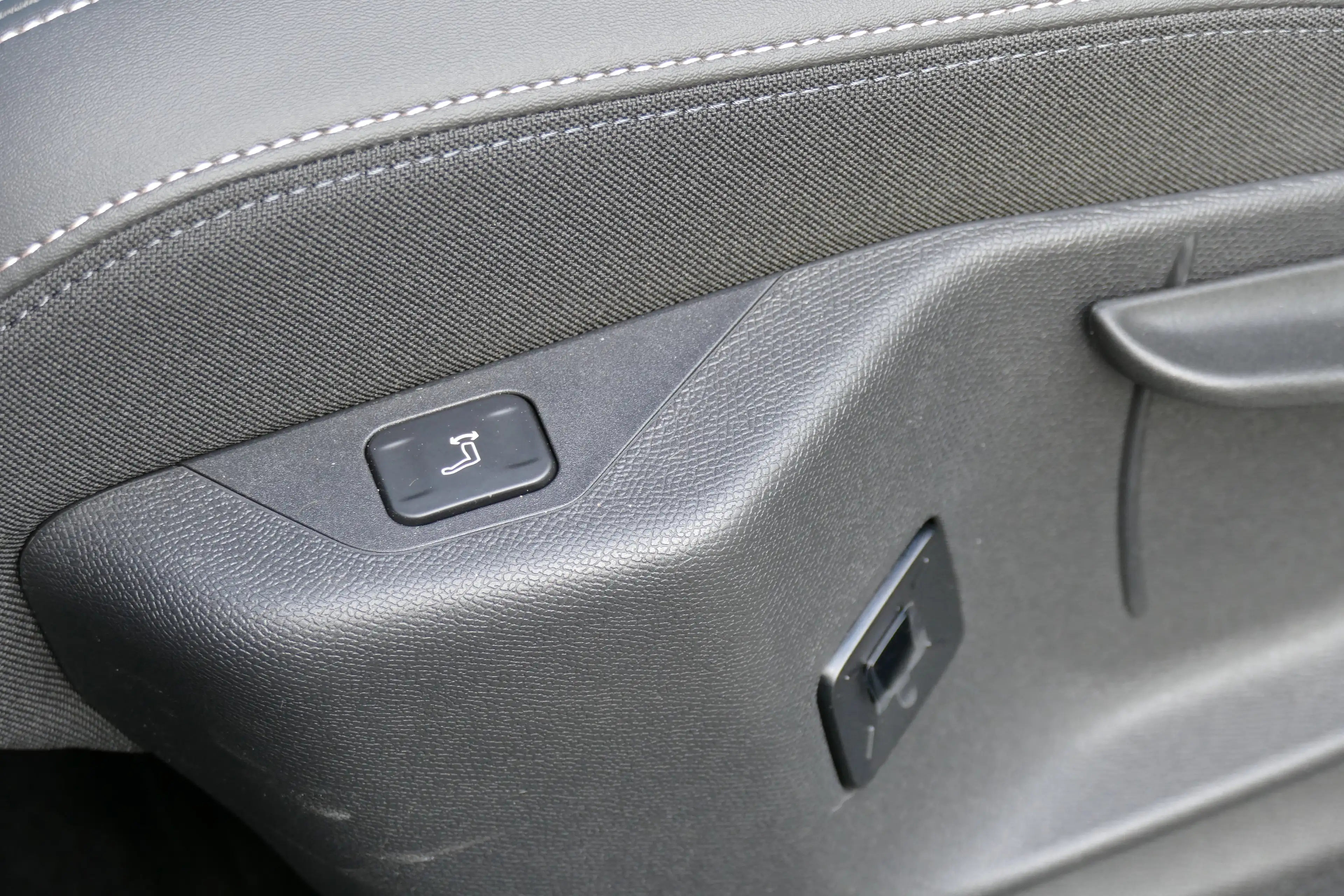 Peugeot 3008 e-3008 Allure | Elektrische parkeerrem | Extra get — photo 16